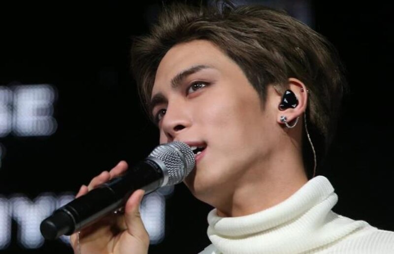 Cantante coreano en concierto