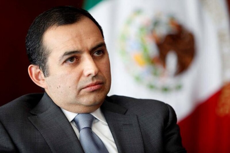 El político mexicano Emilio Lozoya Austin es fotografiado en una conferencia de prensa.