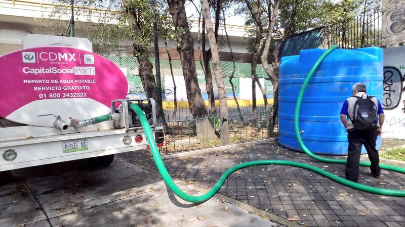 CDMX reparte agua potable gratuita en la Ciudad de México