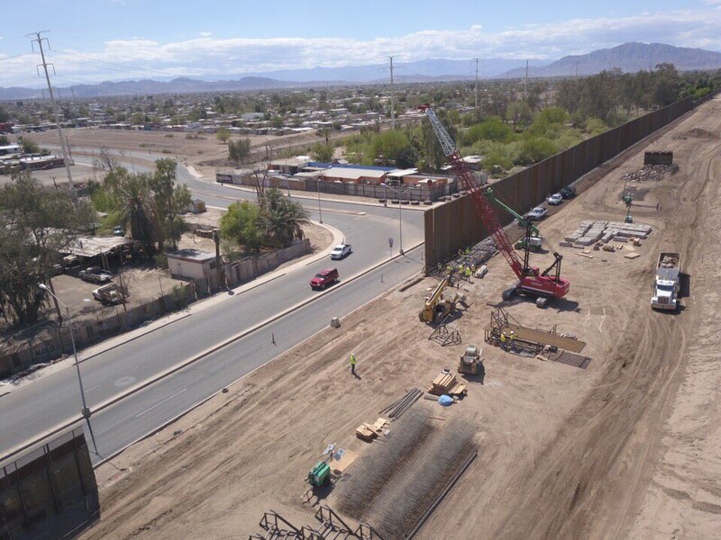 Construcción del muro fronterizo entre Estados Unidos y México