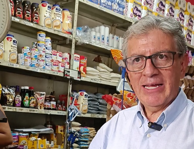 Gerardo López Becerra, presidente del Consejo para el Desarrollo del Comercio en Pequeño y la Empresa Familiar (ConComercioPequeño), denunció que cigarros ilegales que entran por la frontera con Belice han invadido comercios establecidos, ambulantaje y plataformas sociales en Yucatán