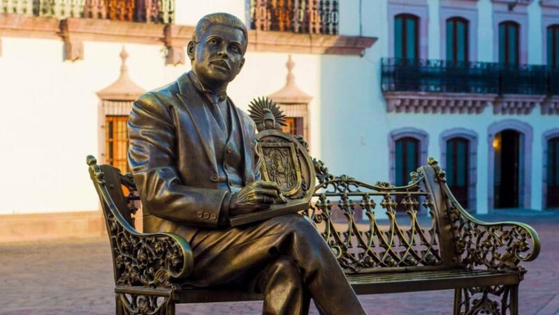 Monumento a Benito Juárez en el zócalo de la Ciudad de México