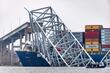 Dos mexicanos entre los seis muertos por el colapso del puente; otro pudo ser rescatado