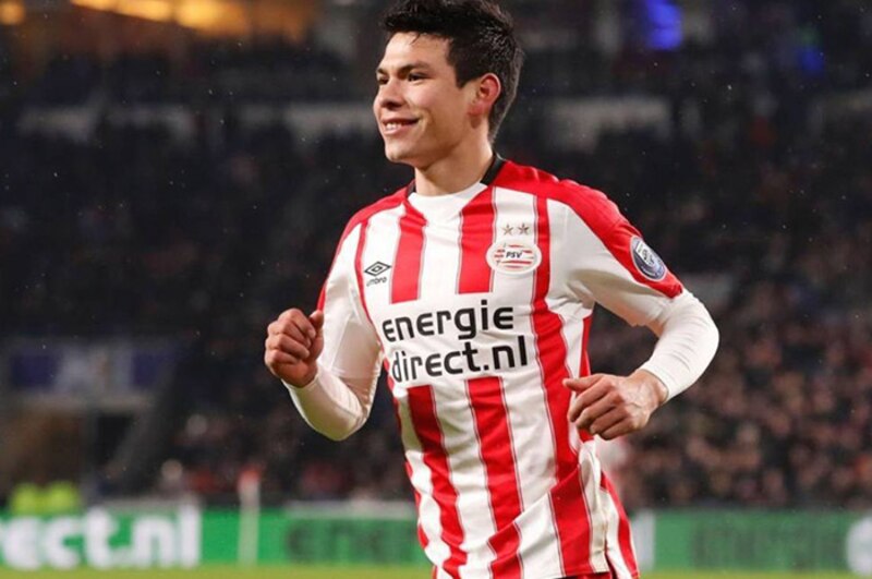 Hirving Lozano celebra su gol con el PSV Eindhoven