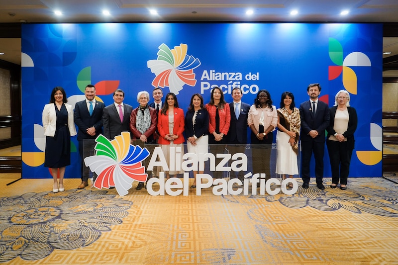 Representantes de los países miembros de la Alianza del Pacífico posan durante la Reunión Ministerial en Santiago de Chile