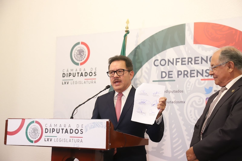 El presidente de la Cámara de Diputados, Santiago Creel, da una conferencia de prensa.