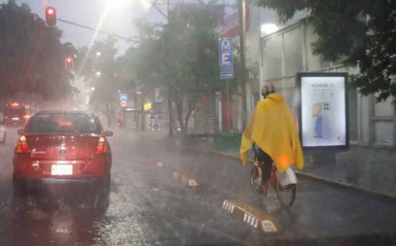 Lluvia torrencial en la ciudad