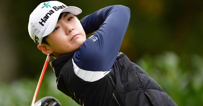 La golfista surcoreana Inbee Park en acción durante un torneo de golf.