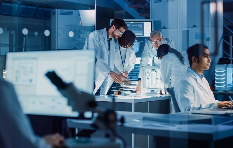 Científicos trabajando en un laboratorio
