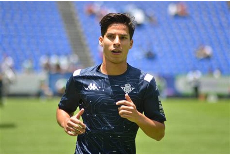 El futbolista ecuatoriano Alan Franco durante un partido de fútbol.