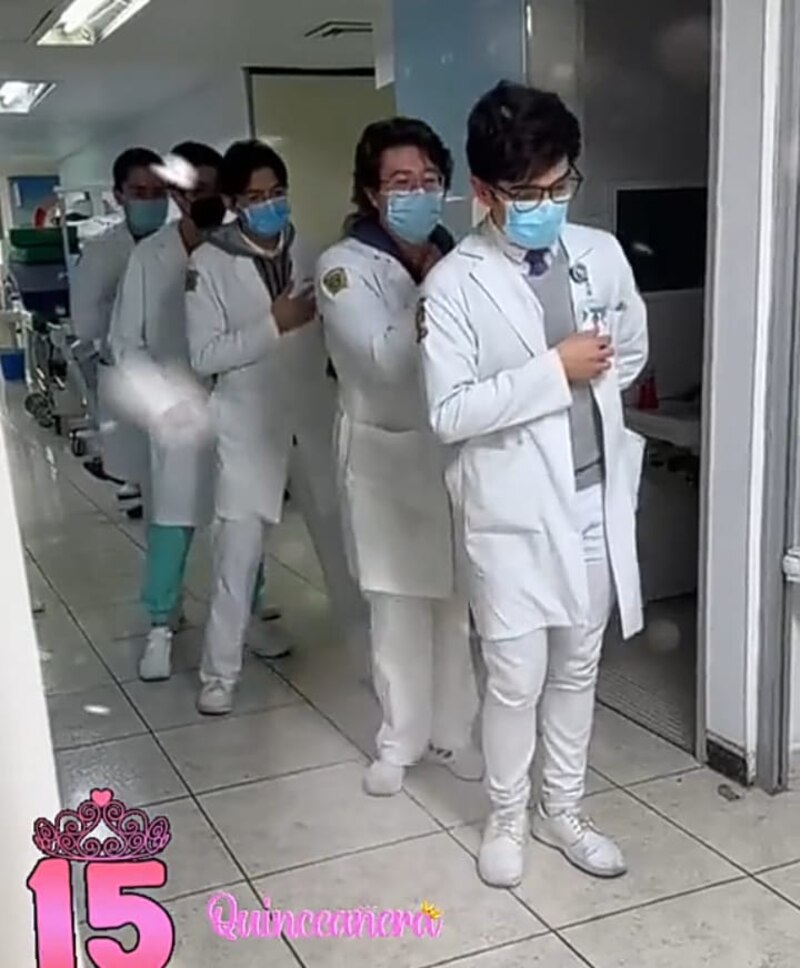 ¡Médicos y enfermeras bailando en los pasillos del hospital!