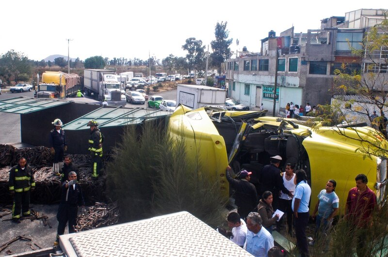 Accidente de camión en la carretera