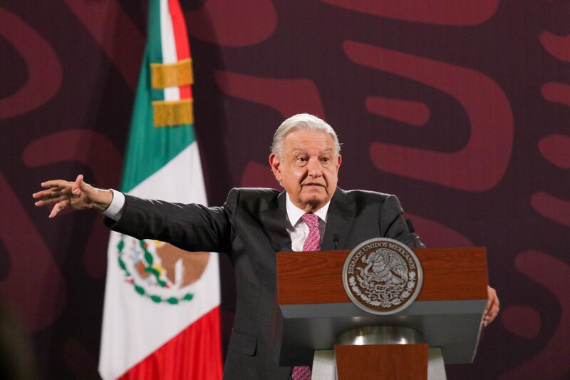 El presidente López Obrador da un discurso en la conferencia matutina.