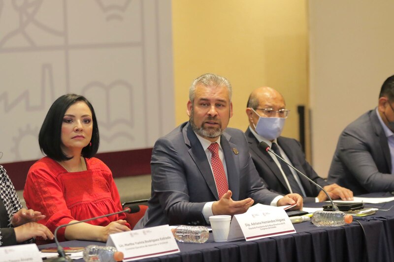 Reunión de trabajo de la Diputada Adriana Hernández Iñiguez, Presidenta de la Mesa Directiva del H. Congreso del Estado, con integrantes de la Comisión de Desarrollo Económico, Competitividad y Turismo.