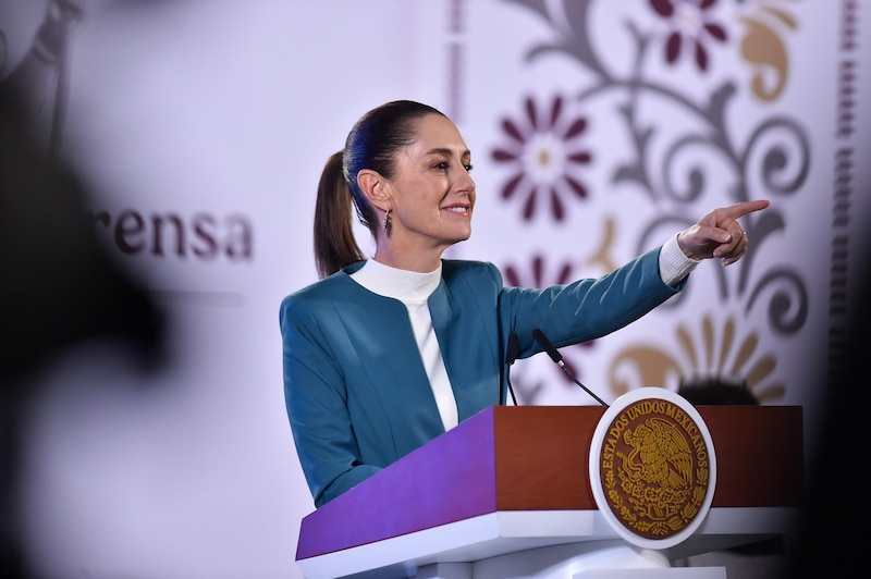 La Jefa de Gobierno de la Ciudad de México, Claudia Sheinbaum, da un discurso durante una conferencia de prensa.