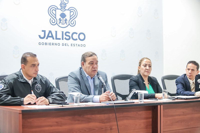 Funcionarios de la Coordinación de Seguridad durante una conferencia de prensa sobre la estrategia forense en Jalisco