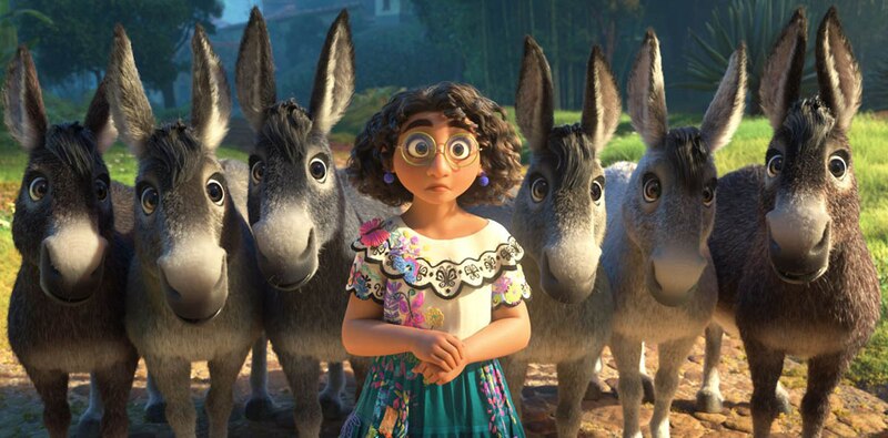La película de animación "Encanto" de Disney cuenta la historia de una joven llamada Maribel que descubre que es la única persona de su familia que no tiene un don mágico.