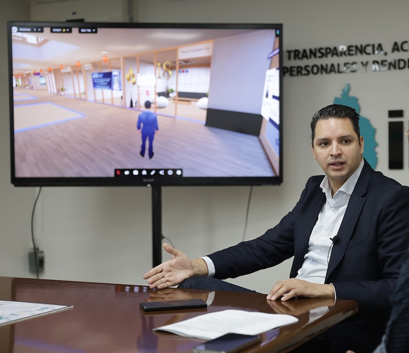 El presidente ecuatoriano, Guillermo Lasso, durante una entrevista en la que habló sobre la transparencia y la rendición de cuentas en su gobierno.