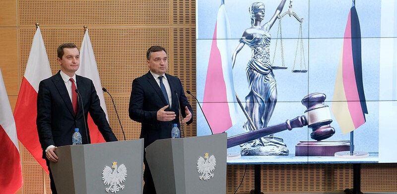 Presidente de Polonia Andrzej Duda y el Primer Ministro Mateusz Morawiecki dan una conferencia de prensa
