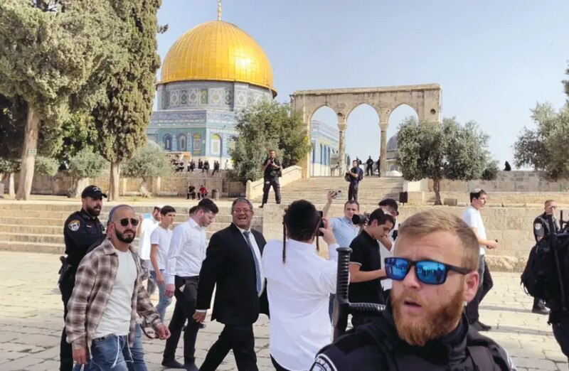 El primer ministro israelí, Naftali Bennett, visita el Monte del Templo en Jerusalén