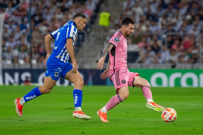 Messi en acción durante el partido entre el Real Madrid y el Barcelona