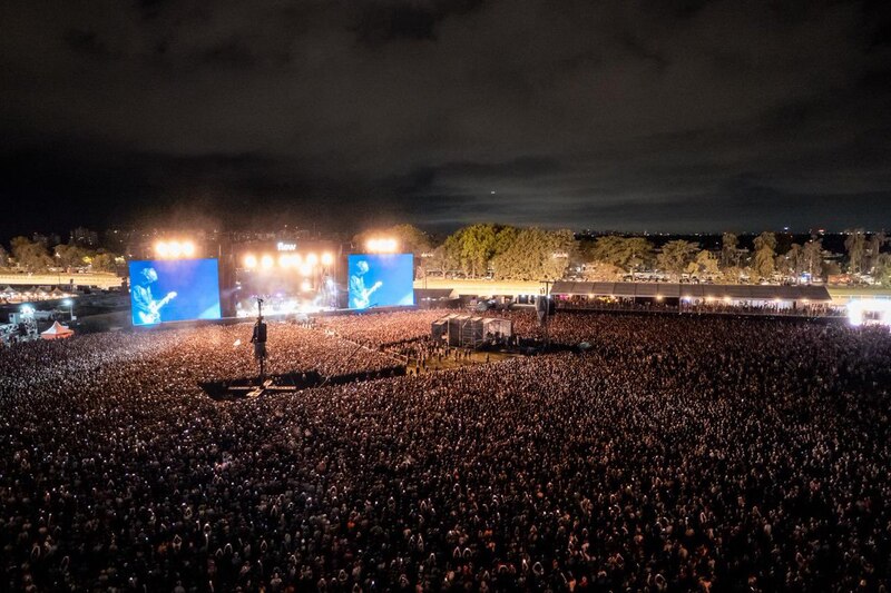 Multitudes en un concierto de rock