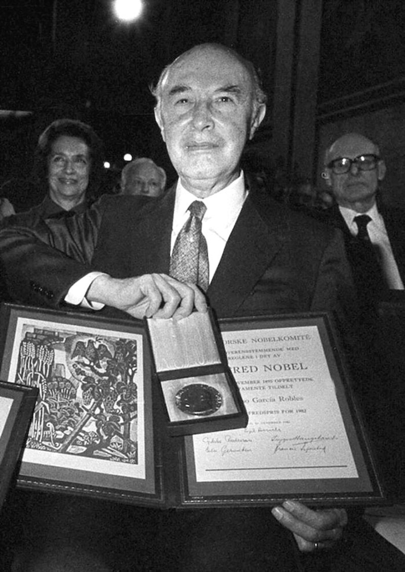 Entrega del Premio Nobel de la Paz a Alfonso García Robles
