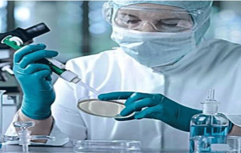 Científico trabajando en un laboratorio
