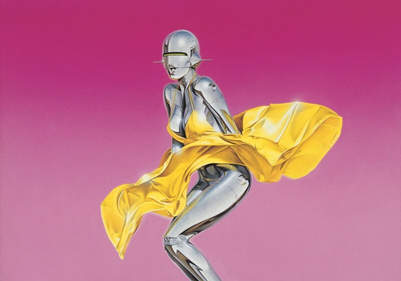 Mujer robot bailando con un vestido amarillo