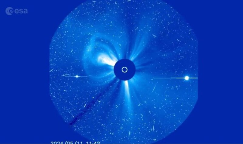 Una imagen del Sol tomada por la sonda espacial Solar Orbiter de la ESA muestra una eyección de masa coronal