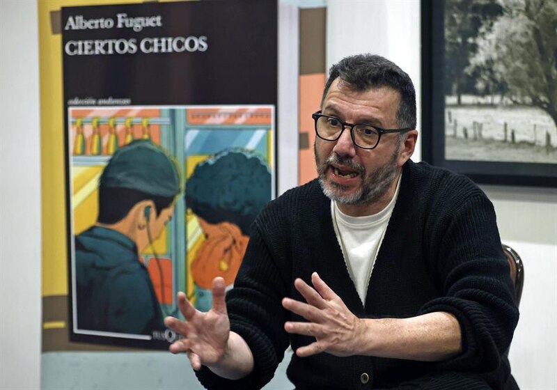 El escritor chileno Alberto Fuguet presenta su libro "Ciertos chicos"