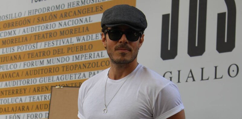 El actor mexicano Diego Luna en la alfombra roja de los Premios Platino 2022