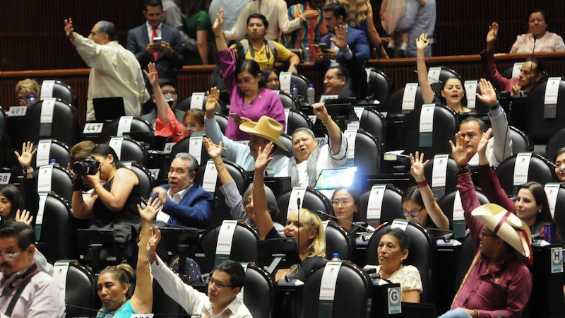 Diputados mexicanos durante una sesión en el Congreso