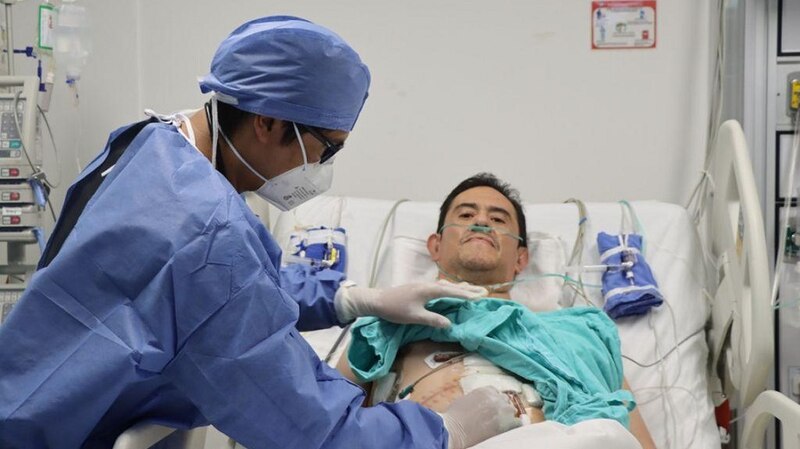 Paciente con COVID-19 en estado crítico