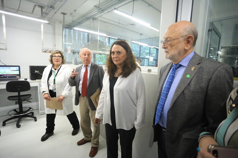 Visita a las instalaciones del Instituto de Investigaciones Biomédicas