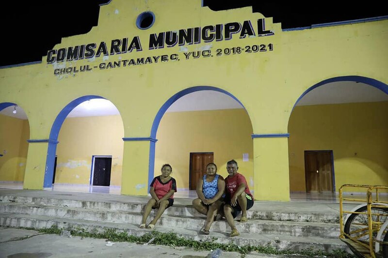 Tres mujeres indígenas mayas en Yucatán, México