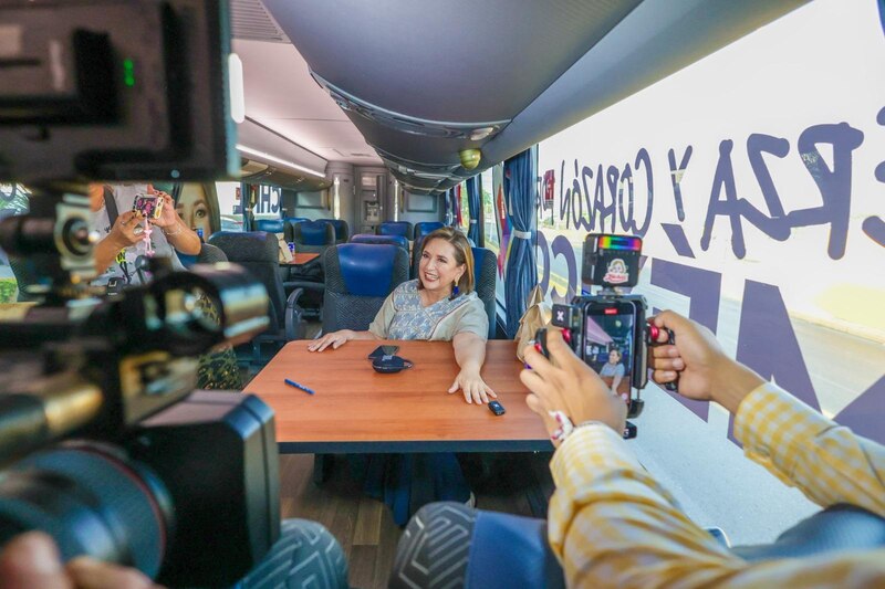 La Jefa de Gobierno, Claudia Sheinbaum, durante una entrevista en un autobús de la Red de Transporte de Pasajeros (RTP).