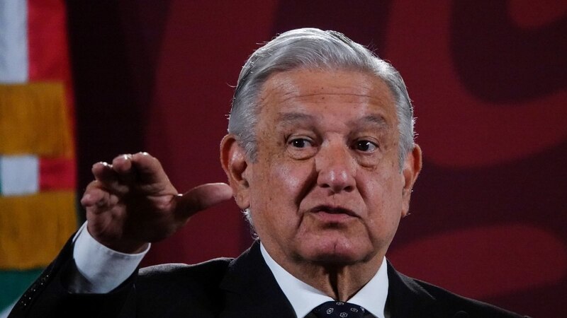 El presidente Andrés Manuel López Obrador habla durante una conferencia de prensa en Palacio Nacional.