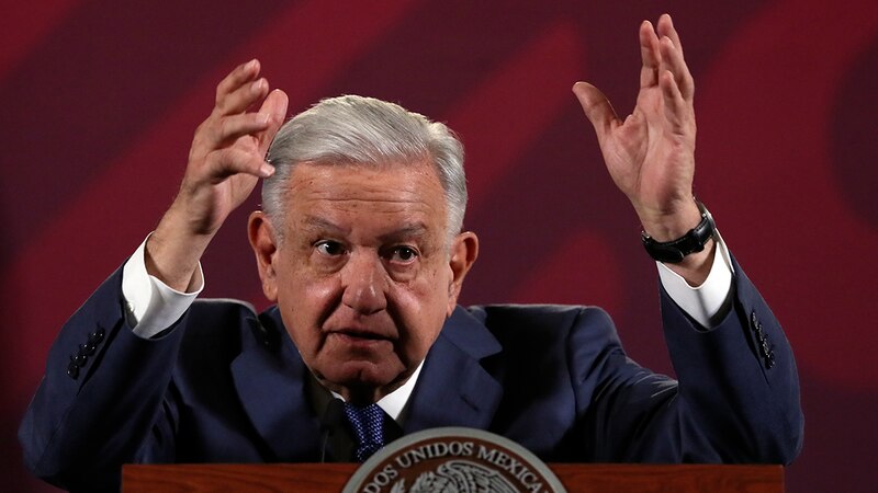 El presidente Andrés Manuel López Obrador da un discurso.