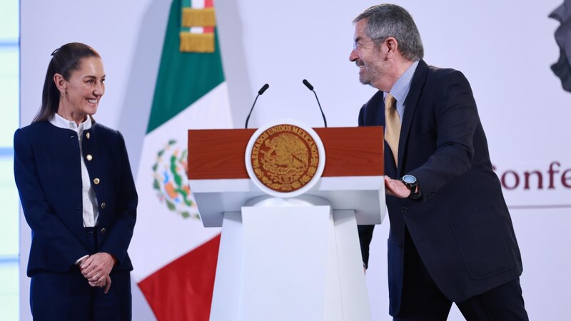 La presidenta, Claudia Sheinbaum y el Canciller Juan Ramón de la Fuente en conferencia de prensa