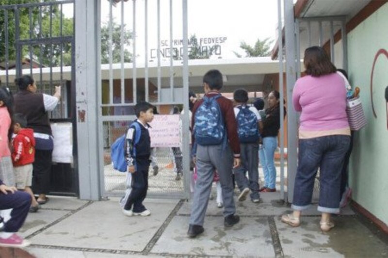 Niños mexicanos regresan a clases tras el confinamiento por COVID-19