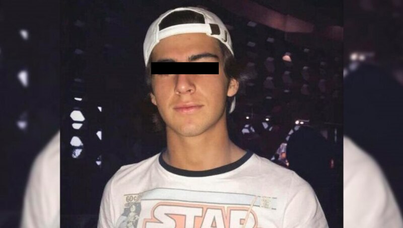El joven de la foto es buscado por la policía