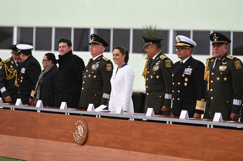 La presidenta de México y comandanta Suprema de las Fuerzas Armadas, Claudia Sheinbaum Pardo aseveró que cuando el pueblo se une en torno a su historia su patria y su bandera "no hay fuerza en el mundo que pueda doblegar su espíritu”