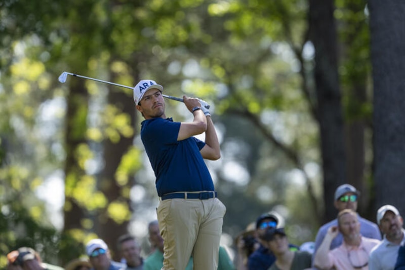 El golfista español Jon Rahm en acción durante el Masters de Augusta de 2023.