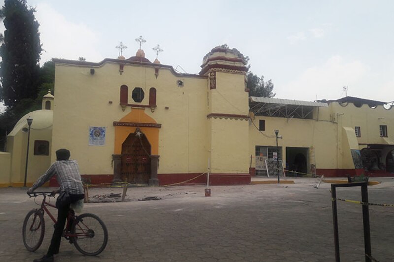 Iglesia dañada por un terremoto