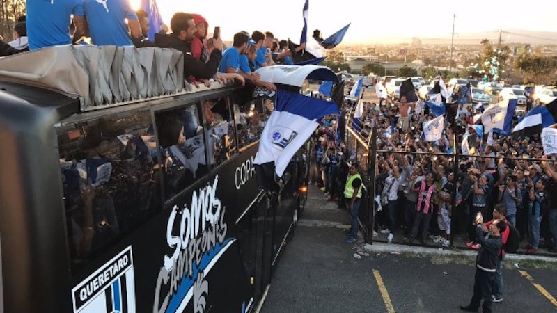 La afición del Querétaro celebra el campeonato