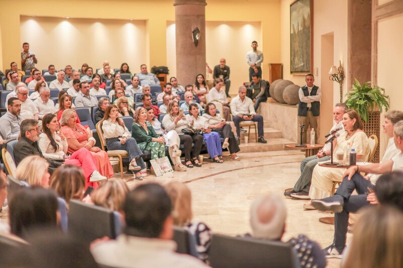 Conferencia sobre el futuro de la educación en México