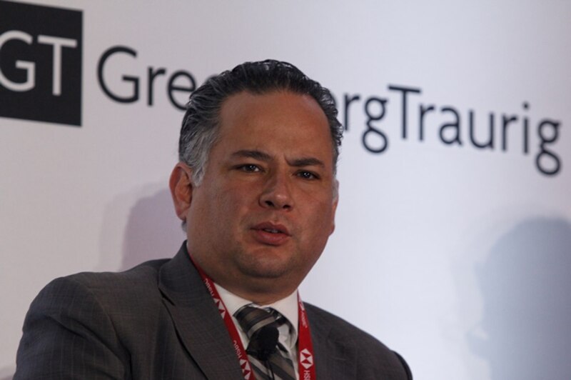 El CEO de Greenberg Traurig habla en una conferencia.