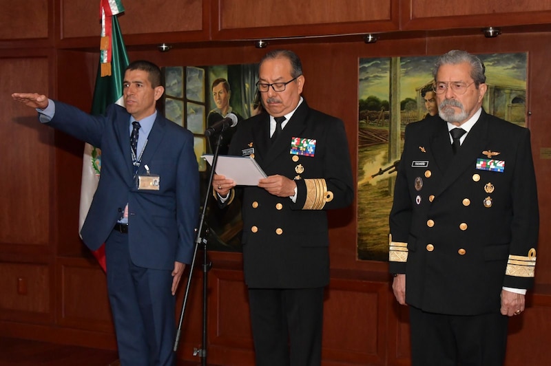 Entrega de Condecoración al Mérito Naval