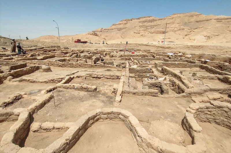 Ruinas de una antigua ciudad en el desierto